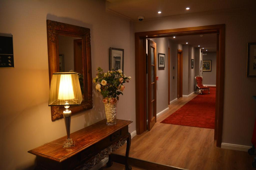 Classic Hotel Тирана Екстериор снимка