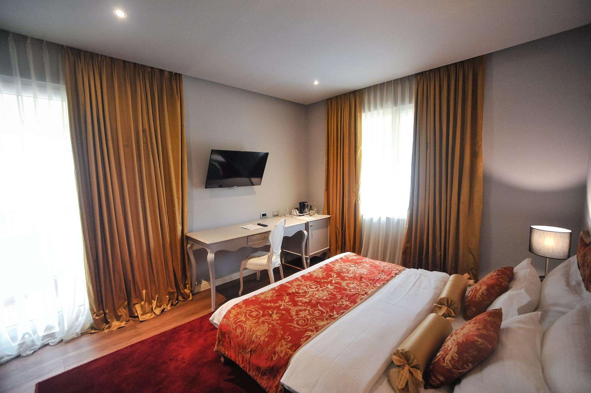 Classic Hotel Тирана Екстериор снимка