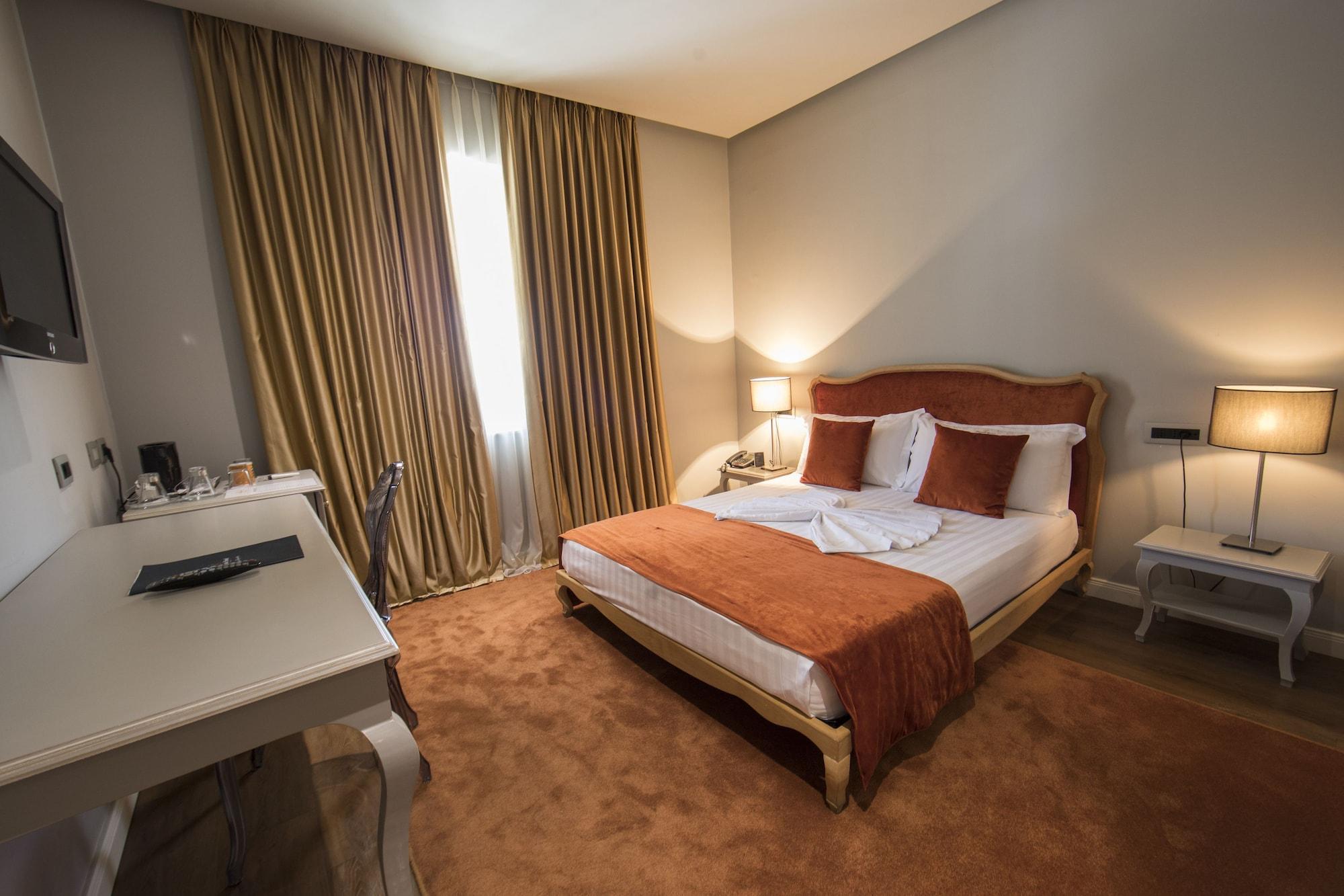 Classic Hotel Тирана Екстериор снимка