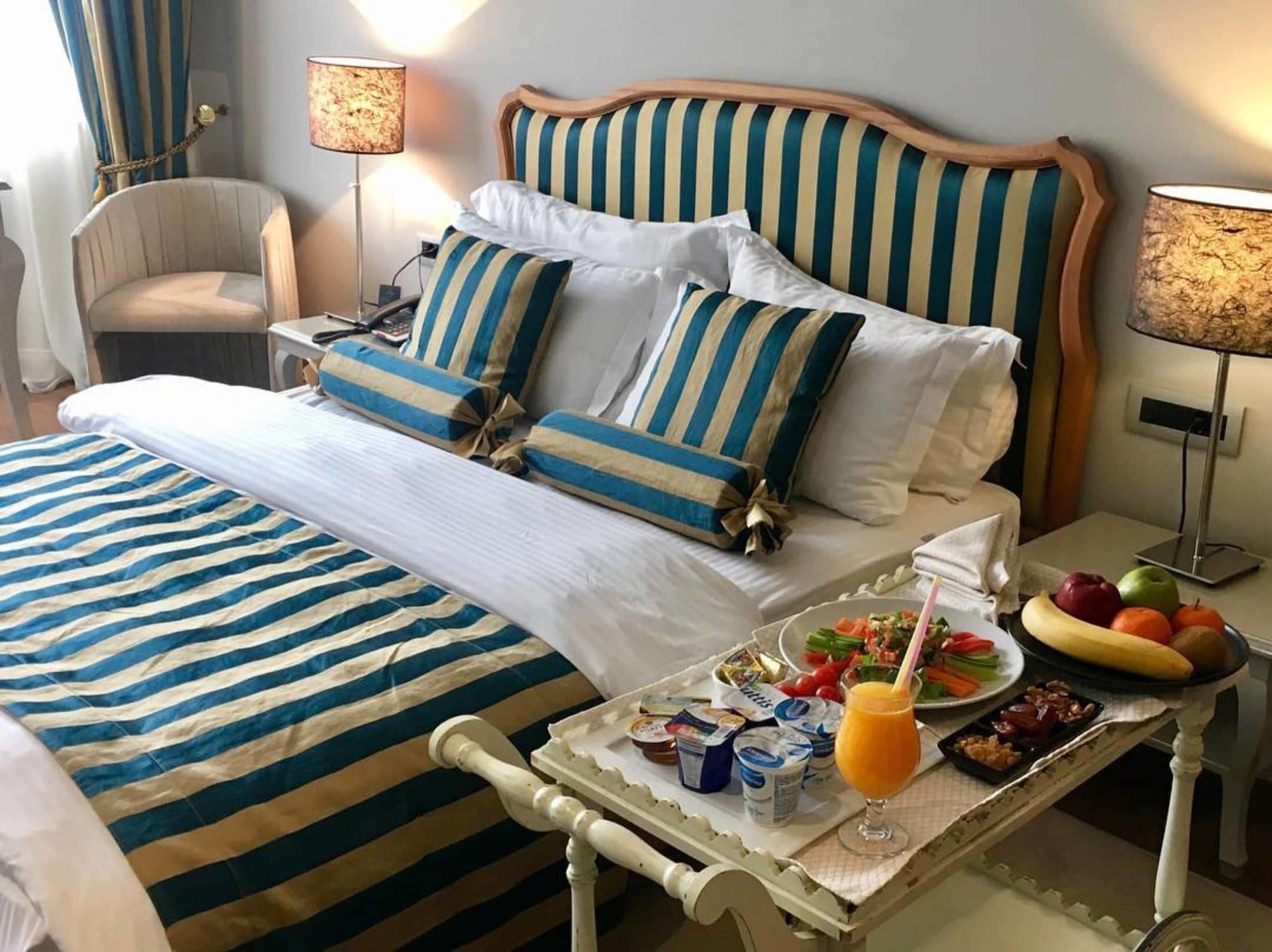 Classic Hotel Тирана Екстериор снимка