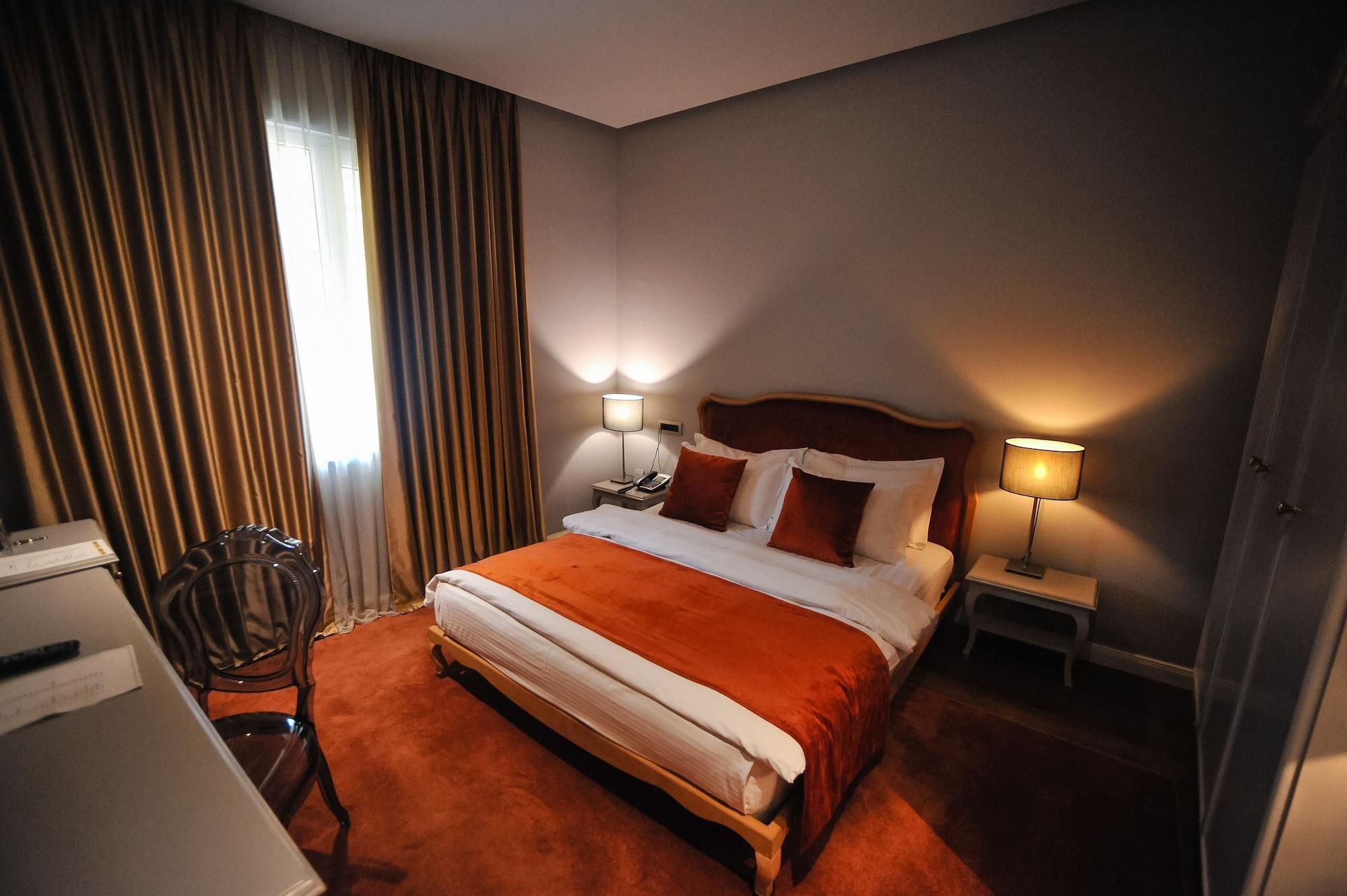 Classic Hotel Тирана Екстериор снимка