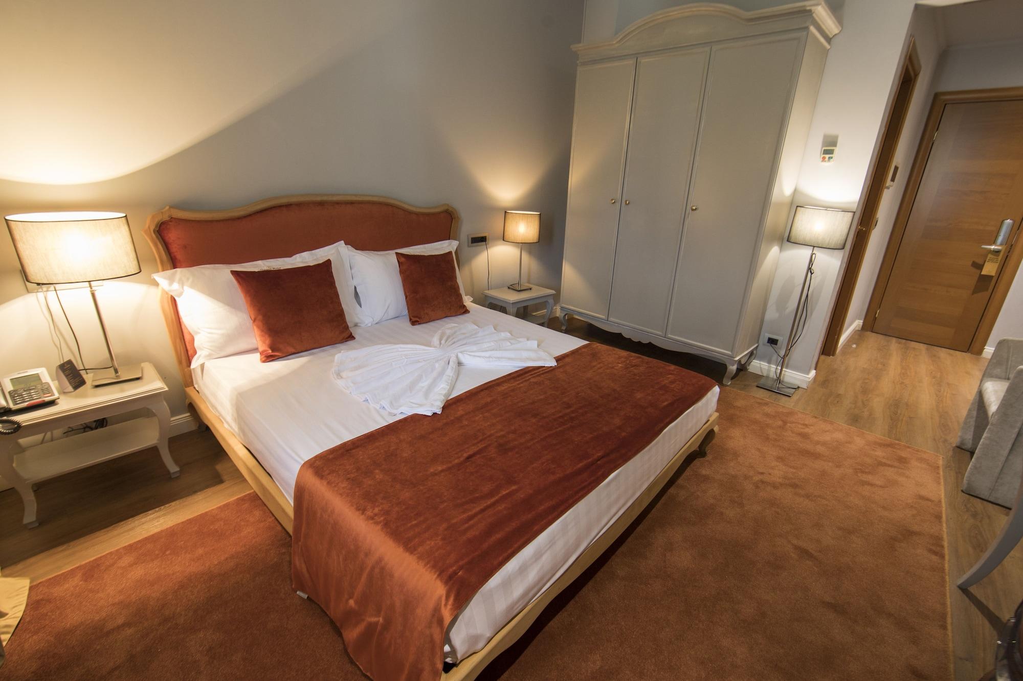 Classic Hotel Тирана Екстериор снимка
