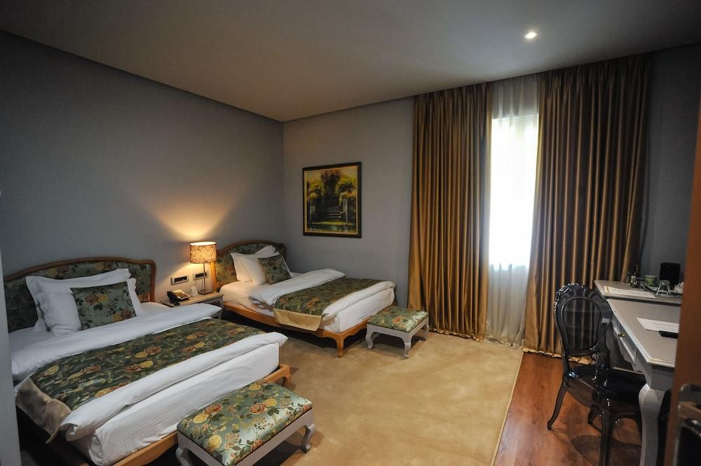 Classic Hotel Тирана Екстериор снимка