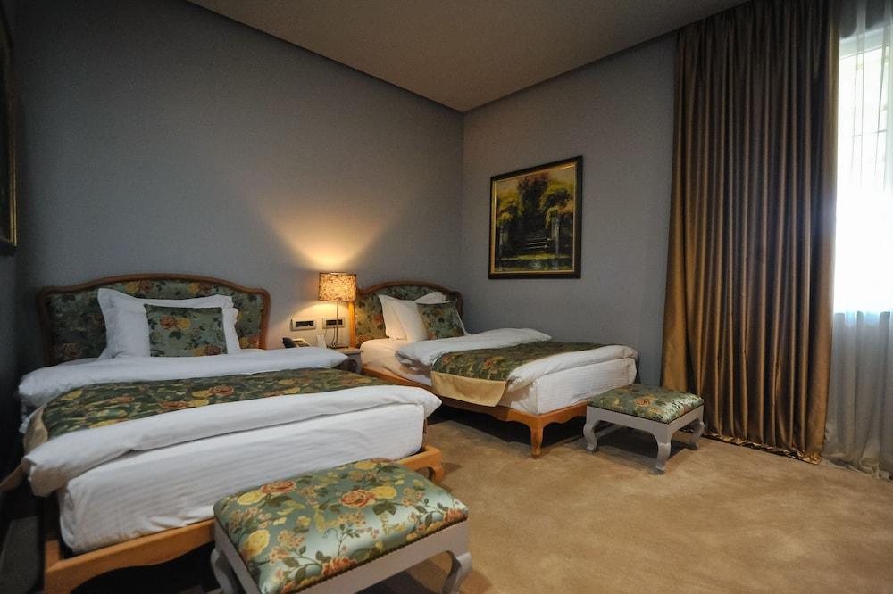 Classic Hotel Тирана Екстериор снимка
