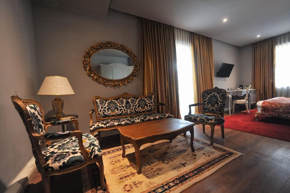 Classic Hotel Тирана Екстериор снимка
