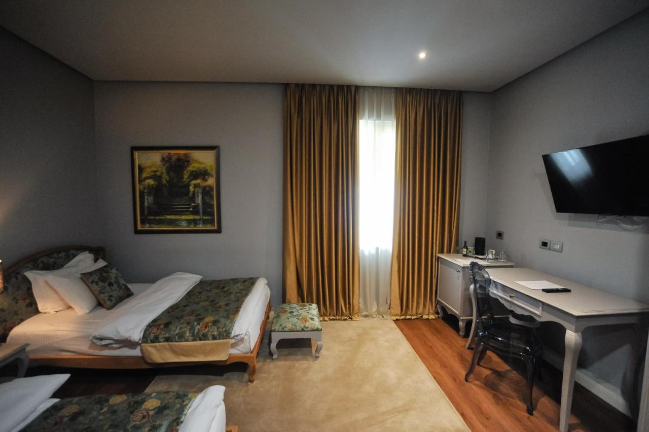 Classic Hotel Тирана Екстериор снимка